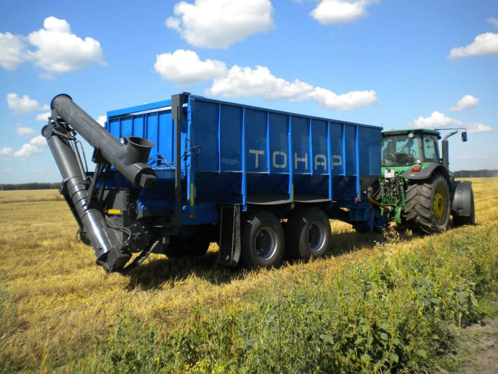 тракторный прицеп Тонар с зерновым шнеком